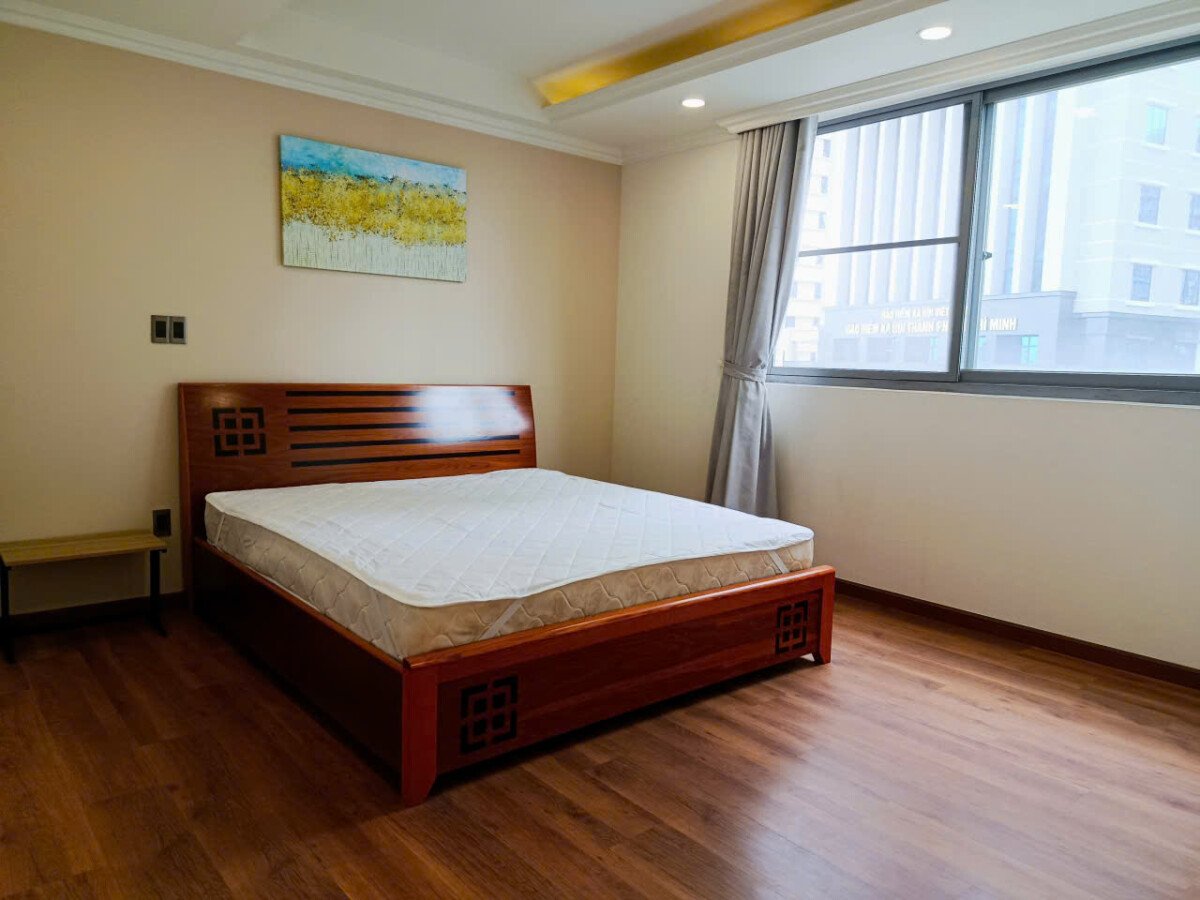 phong ngu can ho can ban 1 - Bán gấp căn hộ 118m2 chung cư Green Valley, giá 10.450 tỷ, nhà đầy đủ nội thất.