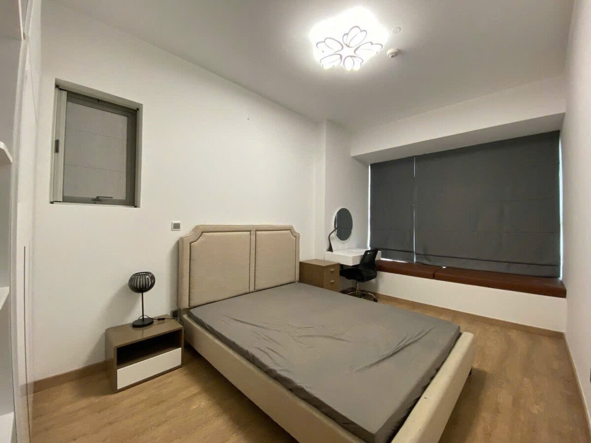 phong ngu can ho can ban 13 - Bán căn hộ 80m2, chung cư Midtown The Signature, giá 9.7 tỷ, nhà đang có hợp đồng thuê.