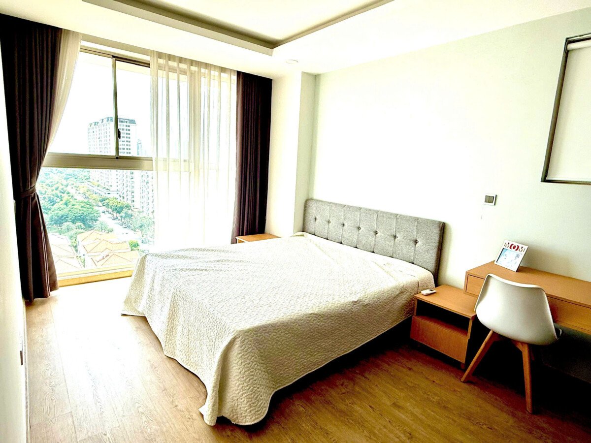 phong ngu can ho can ban gap 1 - Bán căn hộ 78m2, chung cư Midtown The Signature , 02pn, giá 10.7 tỷ, nhà đẹp, đủ nội thất.