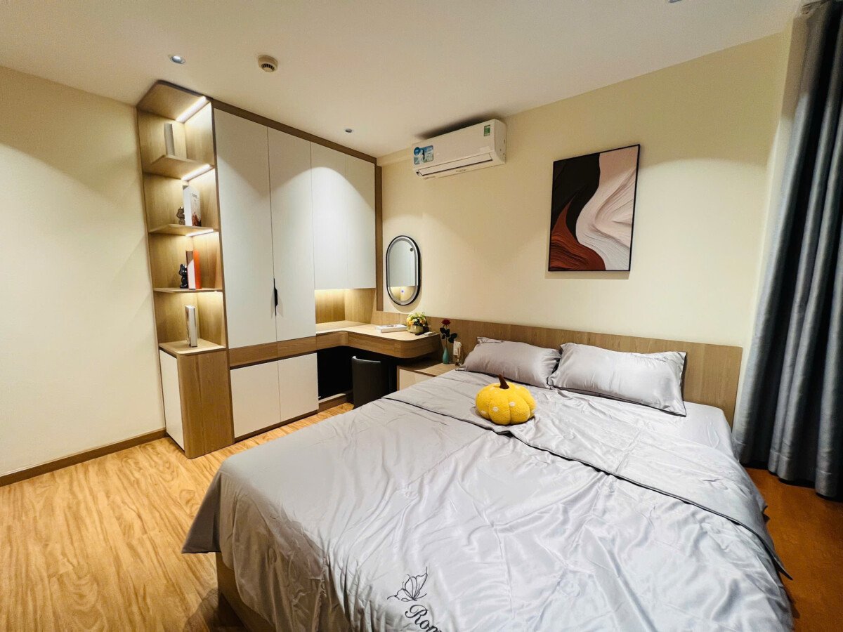 phong ngu can scenic ban 2 - Bán nhanh căn góc đẹp tại Scenic Valley 1. DT 77m2 Lầu cao- 2 Phòng-2wc- Đang cho thuê 24 triệu/tháng. Giá bán 7.950 Tỷ