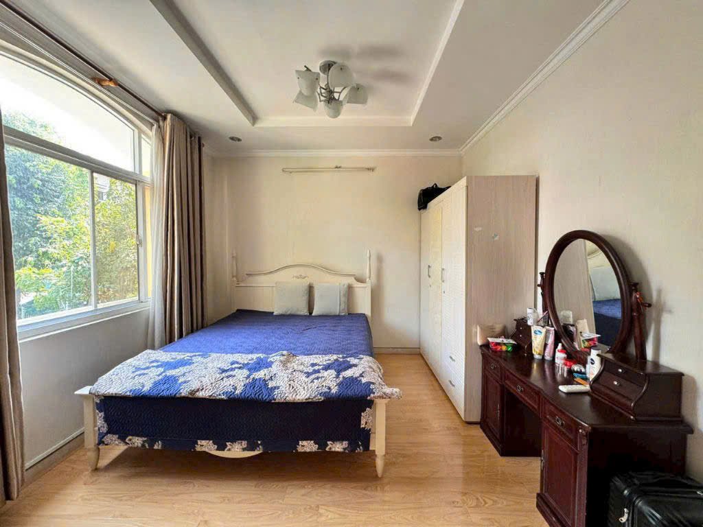 phong ngu rong rai 1 - Giá mua bán nhà Biệt thự nguyên căn số 44 Nội khu Hưng Thái 1 phường Tân Hưng T5/2026