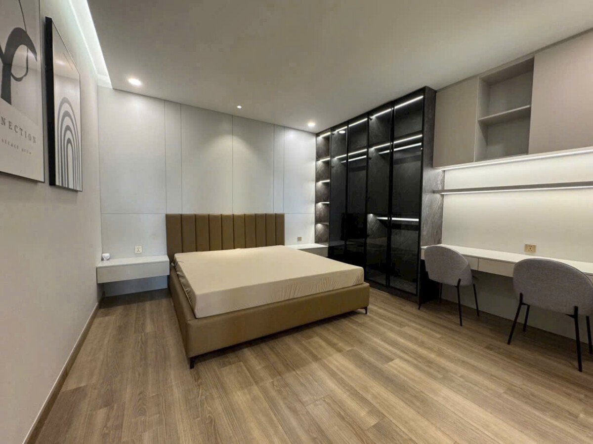 phong ngu rong rai - Giá mua bán căn hô 3pn chung cư Riverside Residence phường Tân Mỹ T4/2026