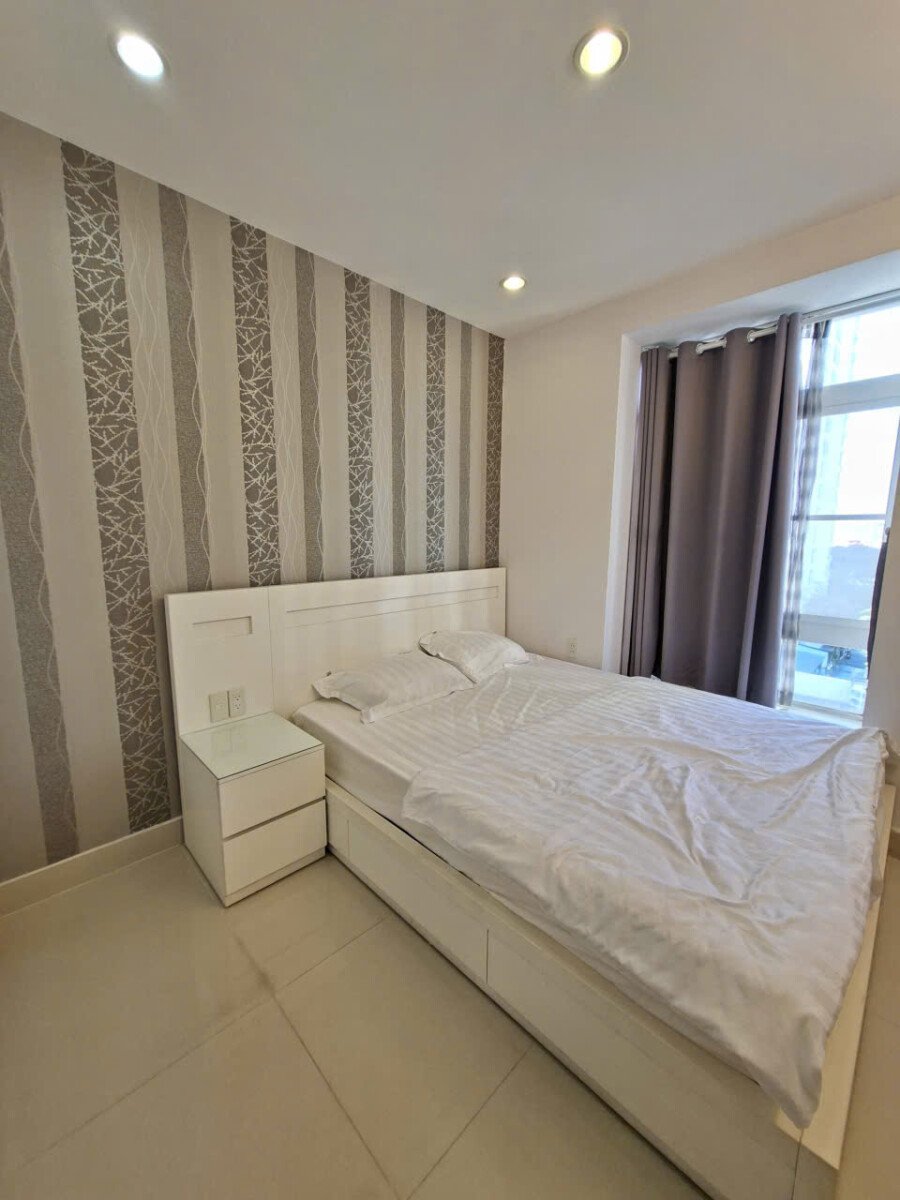 phong ngu sky garden 3 can ban 3 1 - Bán gấp trong tháng căn góc Sky Garden 3. DT 74m2 Thiết kế 2 phòng-2wc- Nhà chưa qua đầu tư. Giá 6.150 Tỷ