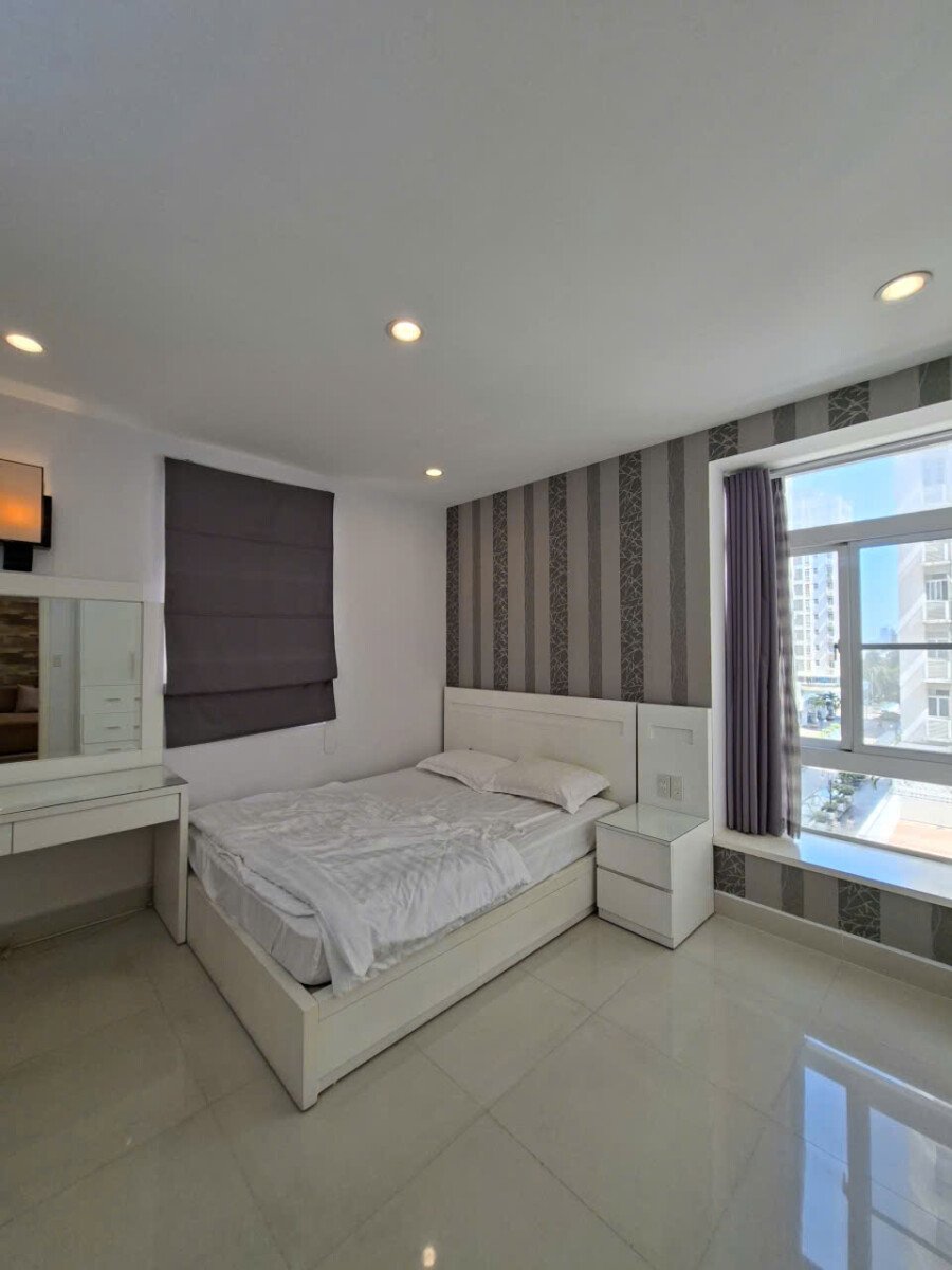 phong ngu sky garden 3 can ban 4 2 - Bán căn góc 74m2 tại Sky Garden 3. Nhà chưa qua đầu tư thiết kế hợp lý thoáng với 2 Phòng-2wc- Giá 6.150 Tỷ