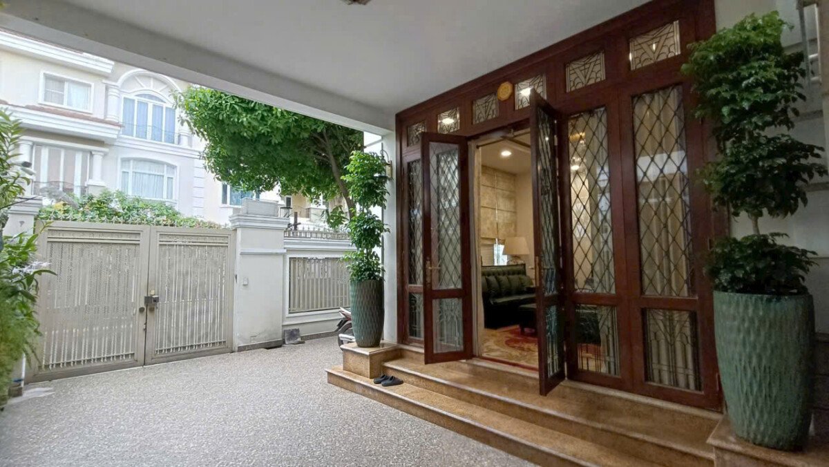 san vuon rong rai truoc nha biet thu ban - Giá mua bán nhà Biệt thự có hồ bơi nội khu Mỹ Văn 2 phường Tân Mỹ T4/2026