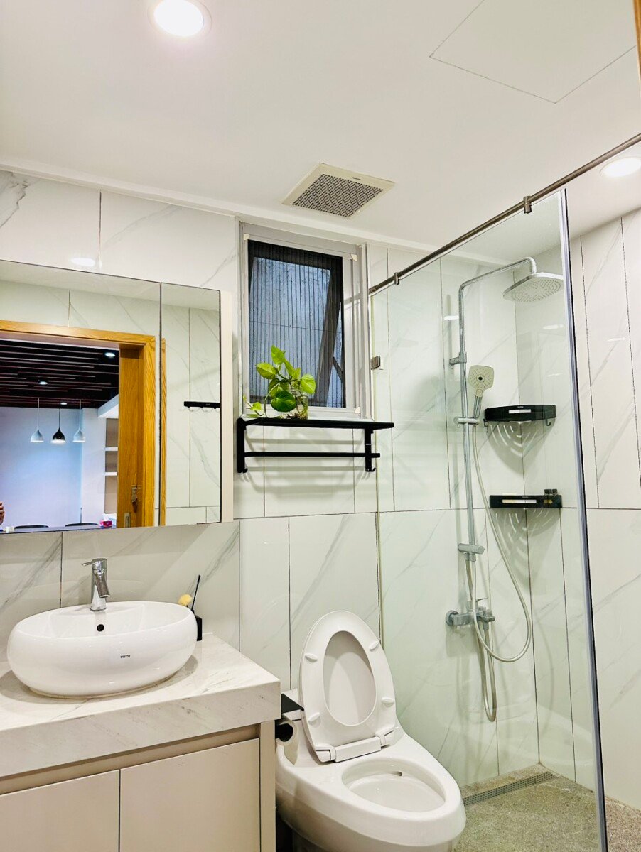 tollet can ho ban 3 - Cho thuê căn hộ 133m2, chung cư Scenic Valley 1, giá 35tr/tháng, nội thất đầy đủ.