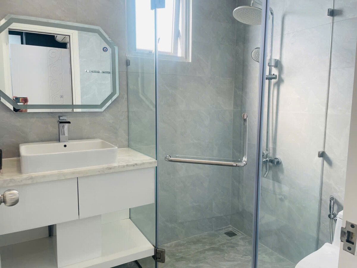 tollet can ho cho thue 1 - Cho thuê căn góc chung cư Scenic Valley 1, 03pn, giá 1.500usd/tháng, nhà đẹp, xem nhà dễ.