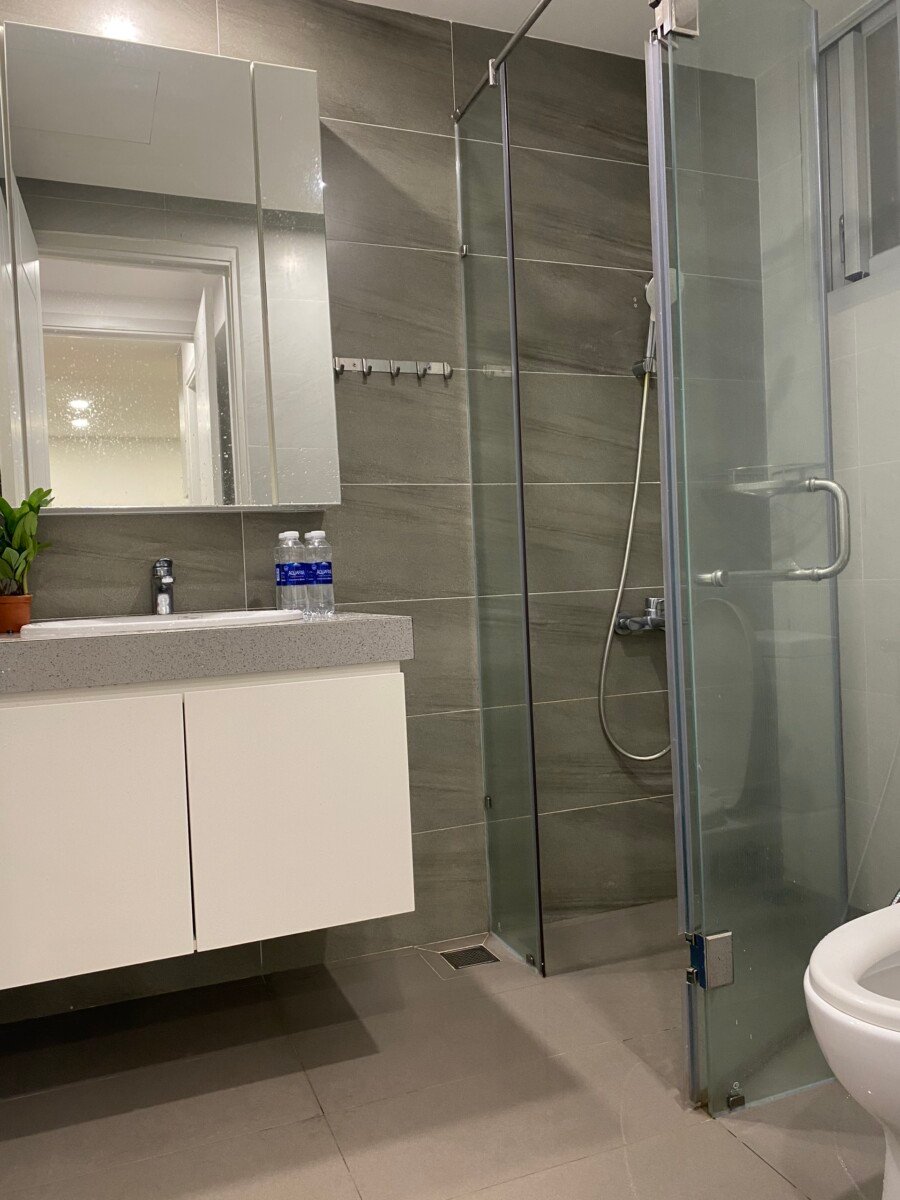 tollet can ho cho thue 2 - Cho thuê căn hộ 02pn, chung cư Scenic Valley 1, giá 17tr/tháng, nhà đẹp, đủ nội thất.