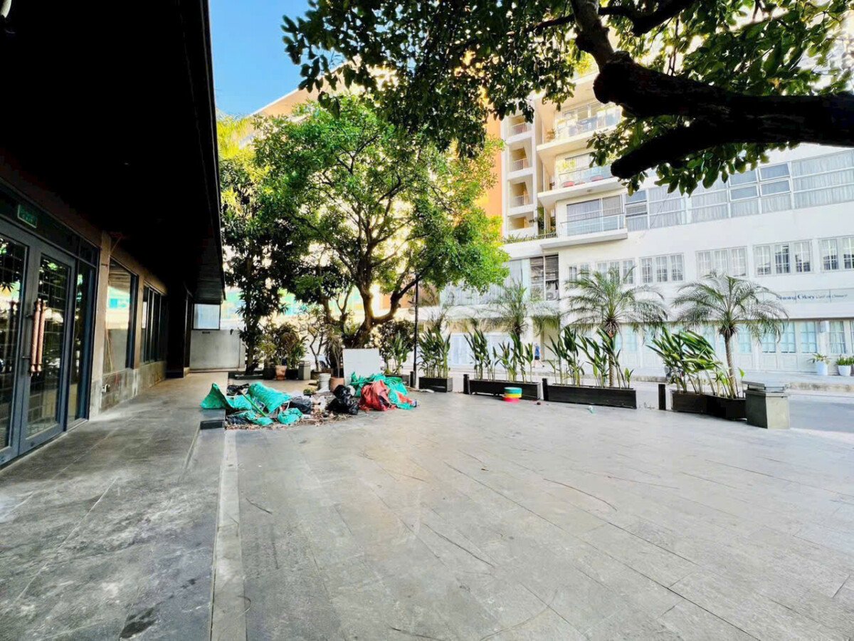 via he truoc nha biet thu ban rong rai - Giá mua bán nhà Biệt thự góc đường Nguyễn Cao Kđt Phú Mỹ Hưng T4/2026