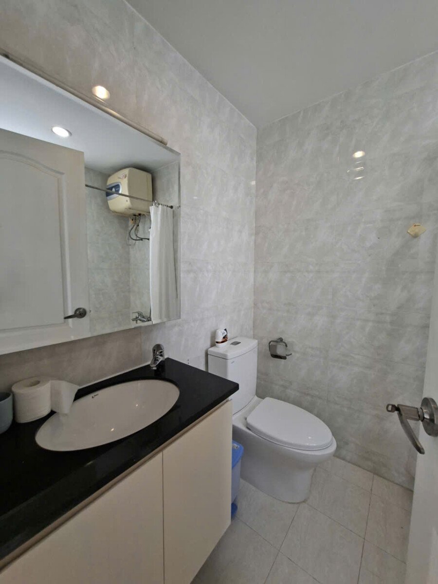 wc can sky garden 3 can ban 8 1 - Bán gấp trong tháng căn góc Sky Garden 3. DT 74m2 Thiết kế 2 phòng-2wc- Nhà chưa qua đầu tư. Giá 6.150 Tỷ