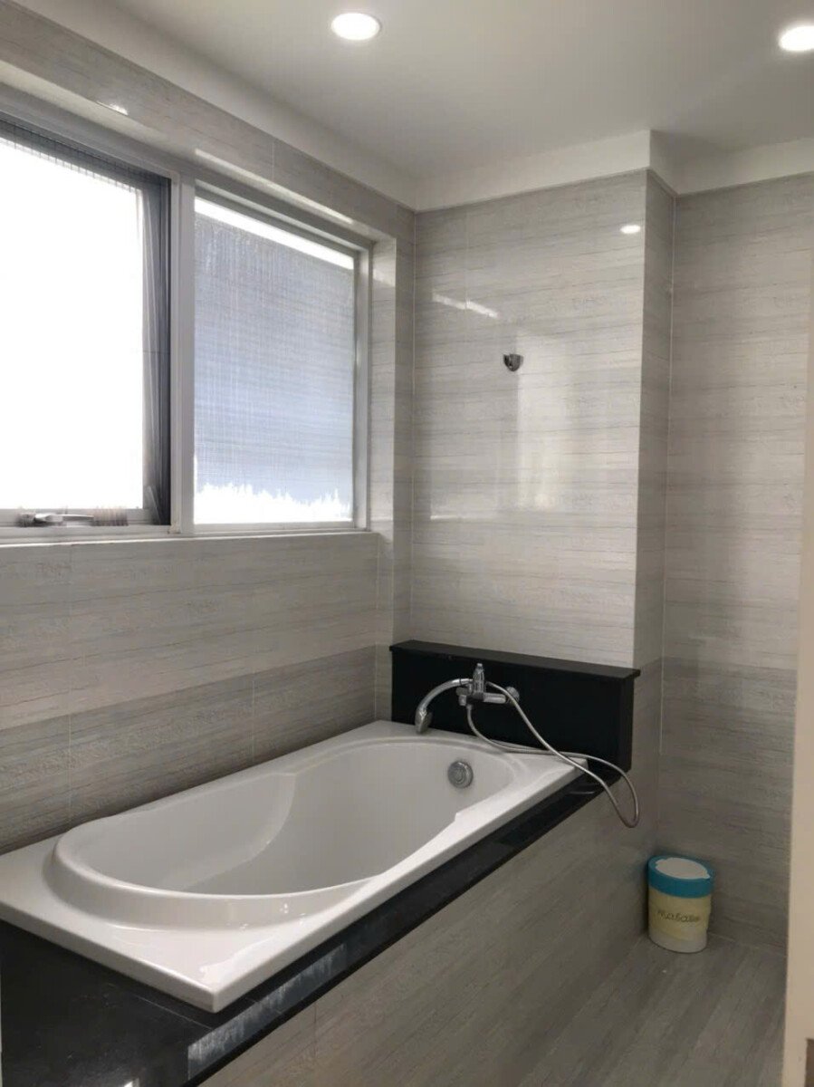 wc co bon tam nam - Cho thuê căn hộ Happy Valley. DT 100m2 Thiết kế 3 Phòng-2wc- Lầu cao- Nội thất đầy đủ- Giá 30 Triệu/Tháng