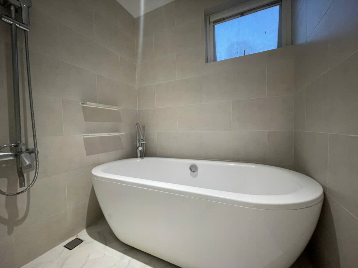 wc co bon tam - Cho thuê căn hộ Grand View A. DT 118m2 Nhà đẹp-Mới- Đầy đủ nội thất- 3 Phòng-2wc- Giá thuê 42 Triệu/Tháng