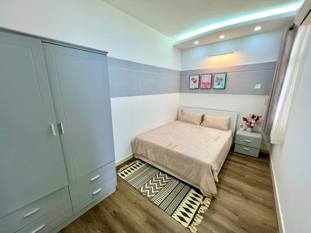 z7375987004096 615baceb4bd19965a4d5aabb4addfbd1 - Cần bán gấp căn hộ 71m2, chung cư Sky Garden 2, 02pn, giá 5 tỷ, nhà đang có hdt 20tr/tháng.