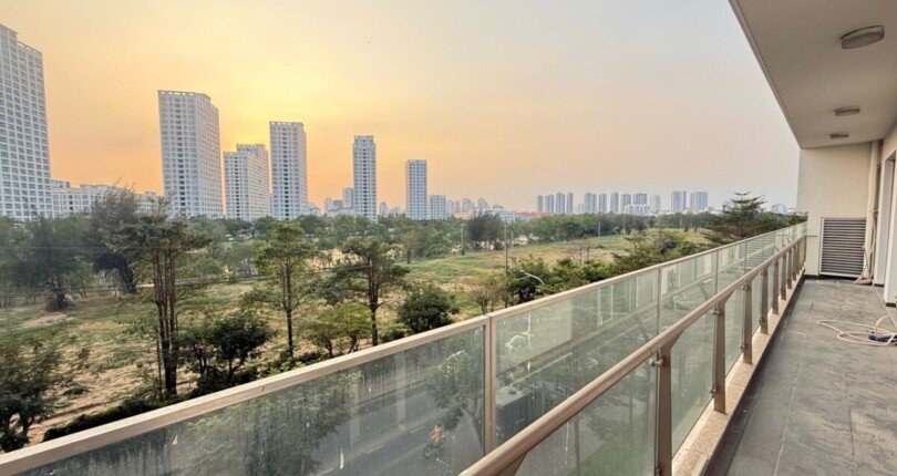 Giá mua bán căn hộ 3pn tòa A cung tầng với hồ bơi chung cư Scenic Valley 1 T5/2026