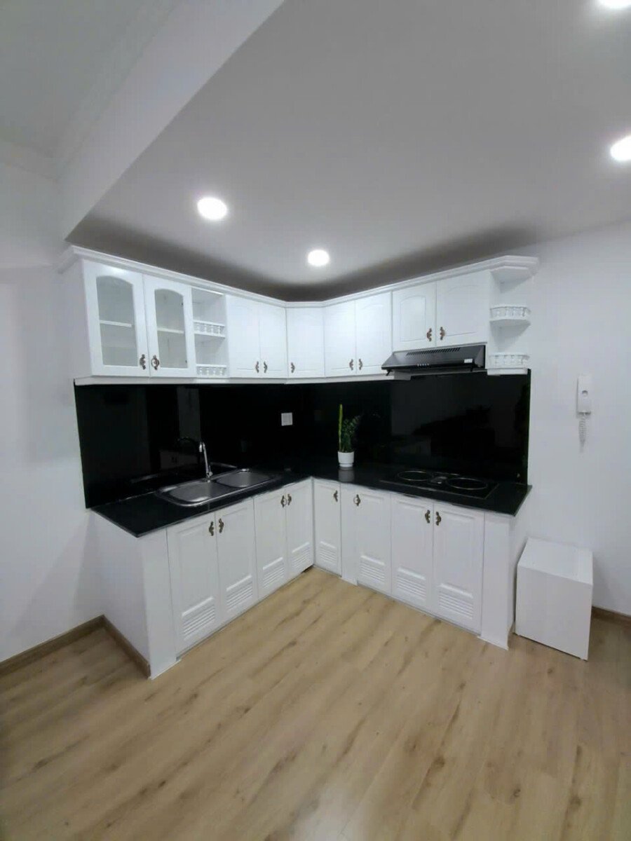 bep rong rai 1 - Giá mua bán căn hộ 2pn tòa A chung cư Hưng Vượng 2 phường Tân Hưng T5/2026