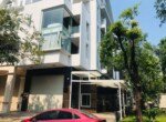 can-canh-nha-dat-ban