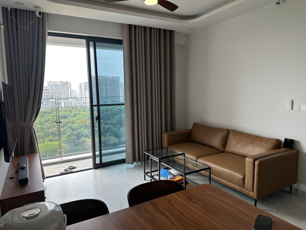 can canh phong khach can ho ban 4 - Giá mua bán căn hộ 2pn tòa B chung cư Cardinal Court phường Tân Mỹ T5/2026
