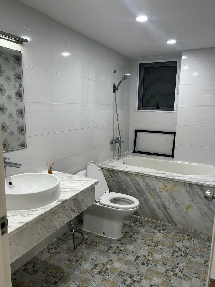 can ho ban co 2wc hoan thien day du thiet bi - Giá mua bán căn hộ 3pn tòa C chung cư Happy Valley phường Tân Hưng HCM T5/2026