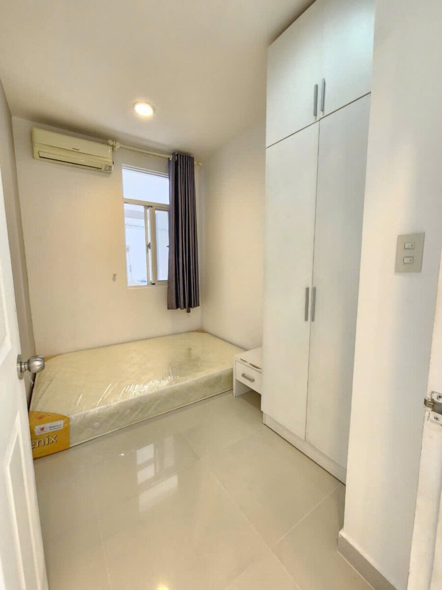 cho thue can ho 56m2 sky garden 3 8 - Cần cho thuê căn hộ Sky Garden 3. DT 56m2 Thiết kế 2 Phòng ngủ-1wc- Nội thất đầy đủ- Giá 12 Triệu/Tháng