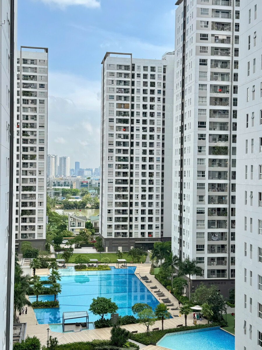 cho thue can ho saogpn south gia tot 11 - Cho thuê căn hộ Saigon South Residences. DT 75m2 Nhà đẹp- View trực diện hồ bơi- 2 Phòng-2wc- Giá 17 Triệu/Tháng