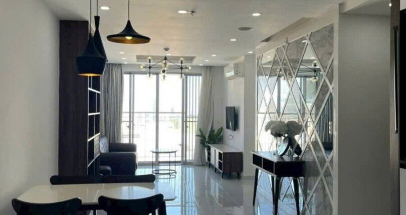 Cho thuê căn hộ Scenic Valley 1. DT 80m2 Lầu cao- Nhà đẹp- View hồ bơi- 2 Phòng ngủ-2wc- Giá 20 Triệu/Tháng