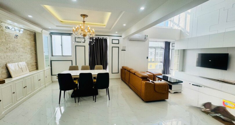 Cần cho thuê căn Penthouse Sky Garden 2. DT 265m2 Bố trí 4 Phòng ngủ-3wc- Đầy đủ nội thất- Giá 55 Triệu/Tháng