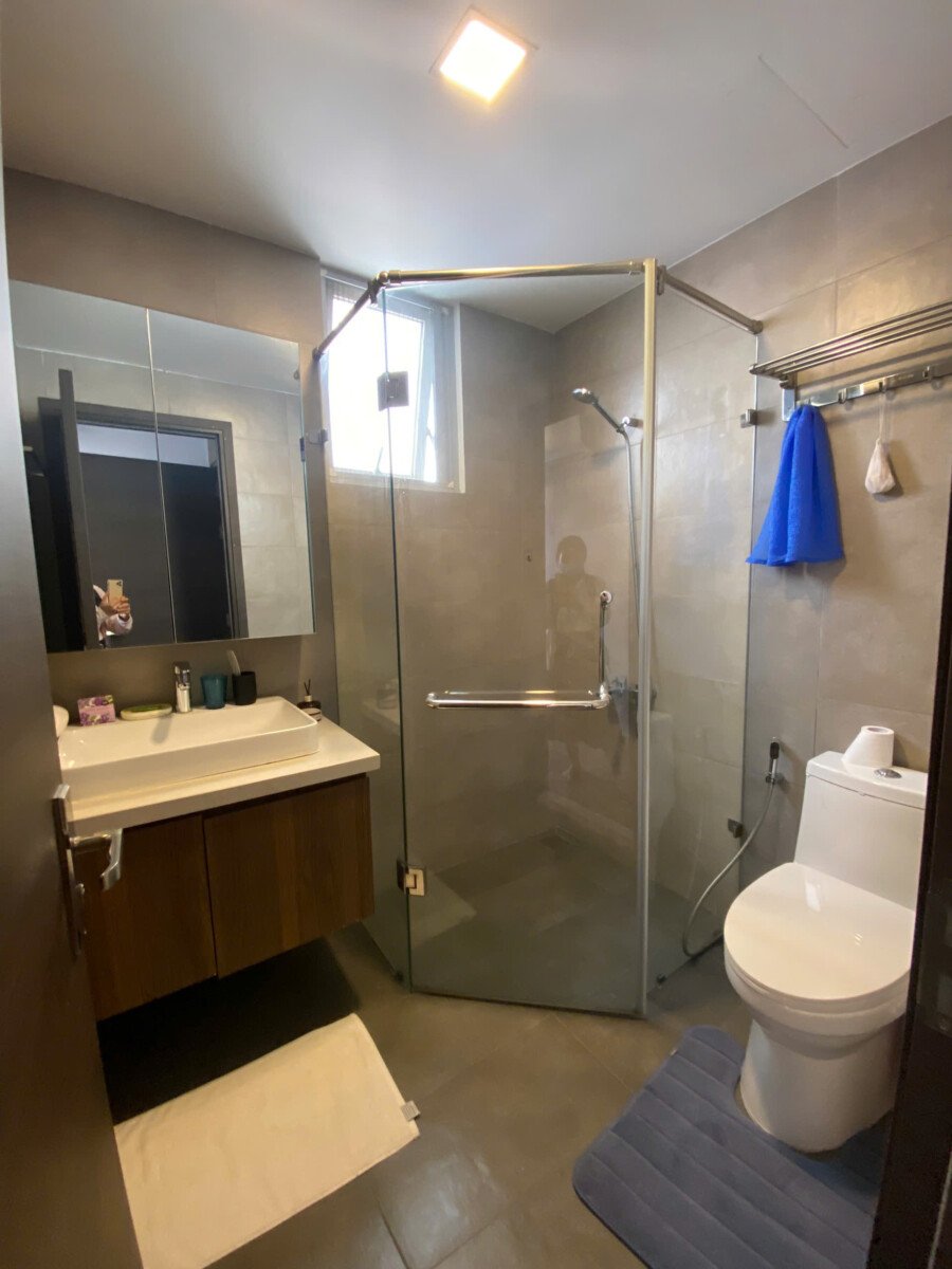 hien trang nha co 2 toilet hoan thien cao cap - Giá mua bán căn hộ 3pn số 01 tòa B chung cư Scenic Valley 1 phường Tân Mỹ T6/2026