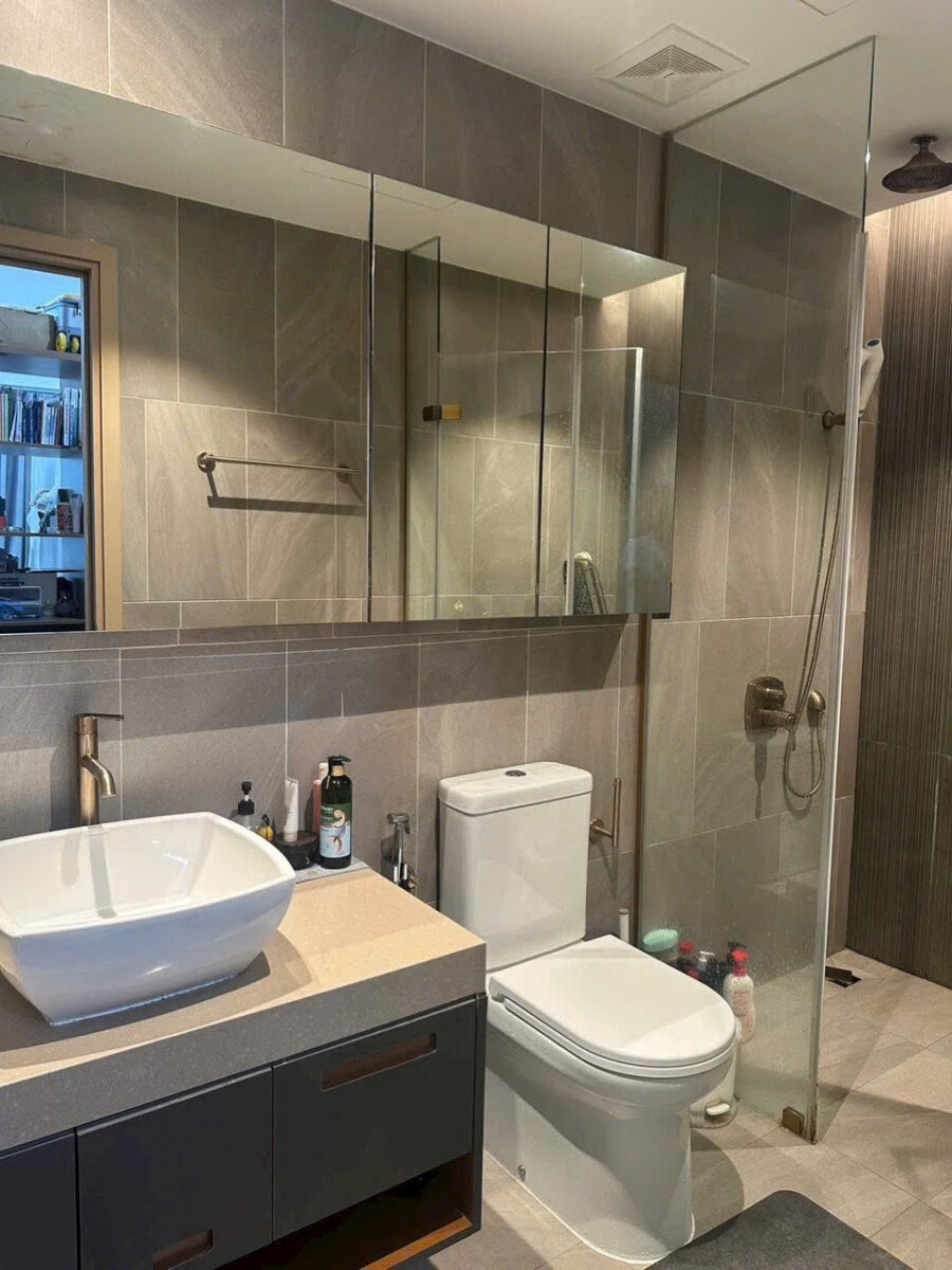 hien trang nha co 2 toilet hoan thien nhu hinh - Giá mua bán căn hộ 2pn số 03 tòa B chung cư The Antonia phường Tân Mý T6/2026