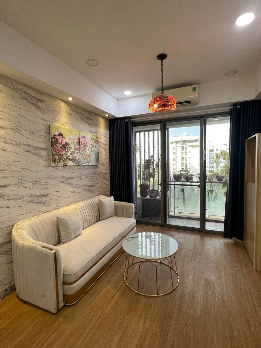 hinh anh phong khach can ho ban - Bán căn hộ chung cư Hưng Phúc, 02pn, giá 7.6 tỷ, nhà đẹp, đầy đủ nội thất, xem nhà dễ.