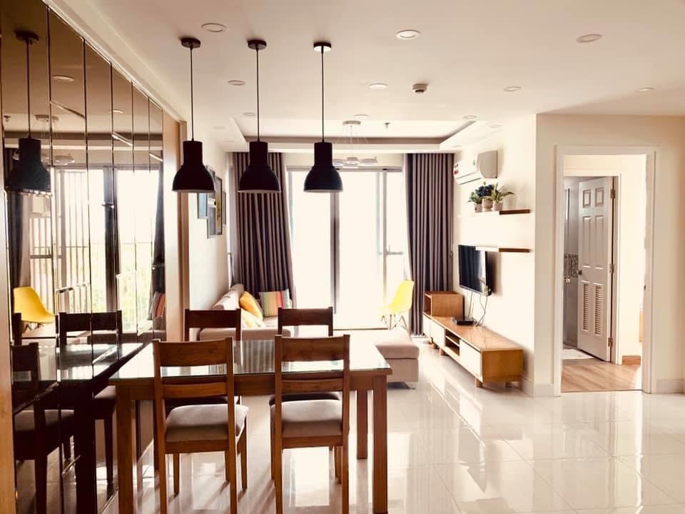 hinh anh phong khach cna ho cho thue - Cho thuê căn góc chung cư Scenic Valley 1, nhà đẹp, 02pn, giá 20tr/tháng, đủ nội thất.