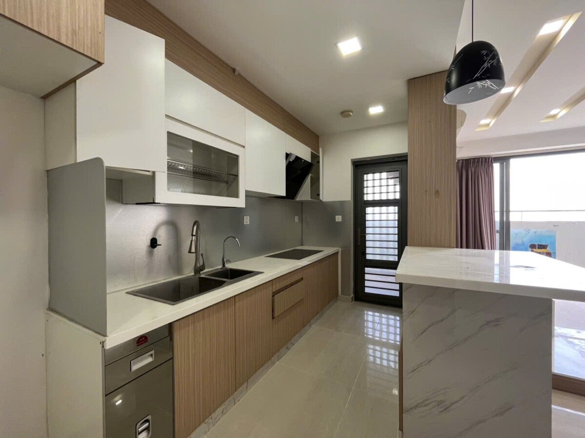 khong gian bep can ho cho thue 2 - Giá cho thuê căn hộ 2pn tòa C chung cư Riverpark Premier phường Tân Hưng T6/2026