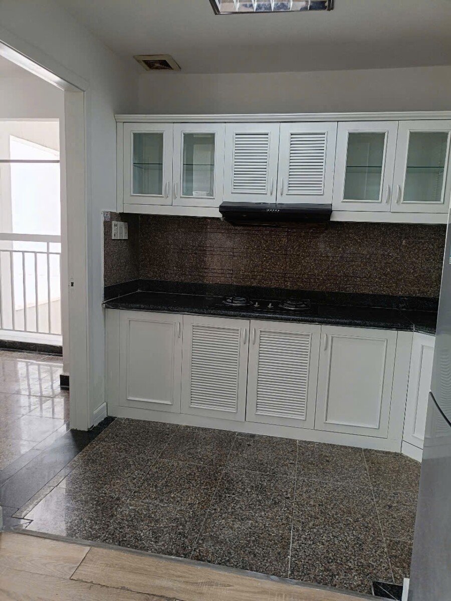 khong gian bep rong rai 15 - Giá mua bán căn hộ 2pn tầng 21 tòa D chung cư New Saigon Hoàng Anh Gia Lai 3 Nhà Bè T5/2026