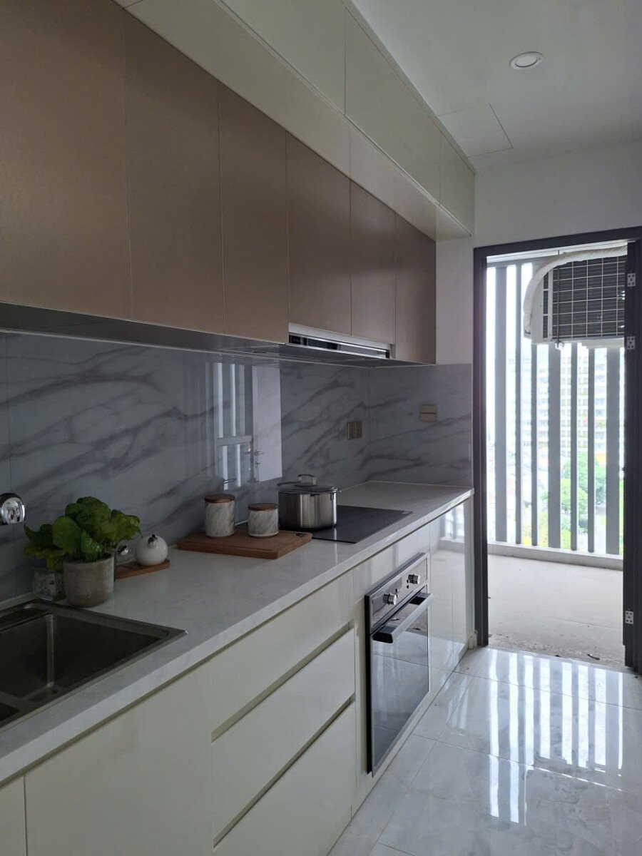 khong gian bep rong rai 8 - Giá mua bán căn hộ 3pn tòa A chung cư The Ascentia phường Tân Mỹ T5/2026