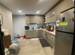 khong gian bep rong rai trong nha ban 150x110 - Giá mua bán căn hộ 3pn số 01 tòa B chung cư Scenic Valley 1 phường Tân Mỹ T6/2026
