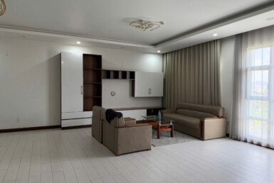 khong gian phong khach rong rai 1 385x258 - B&aacute;n căn hộ chung cư tại Khu đ&ocirc; thị Ph&uacute; Mỹ Hưng, Quận 7, Hồ Ch&iacute; Minh