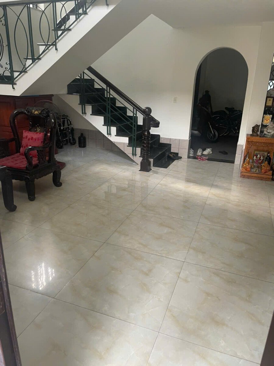 khong gian phong khach tang tret nha ban - Giá mua bán tòa nhà CHDV căn góc số 21 đường Lý Phục Man phường Tân Thuận T5/2026
