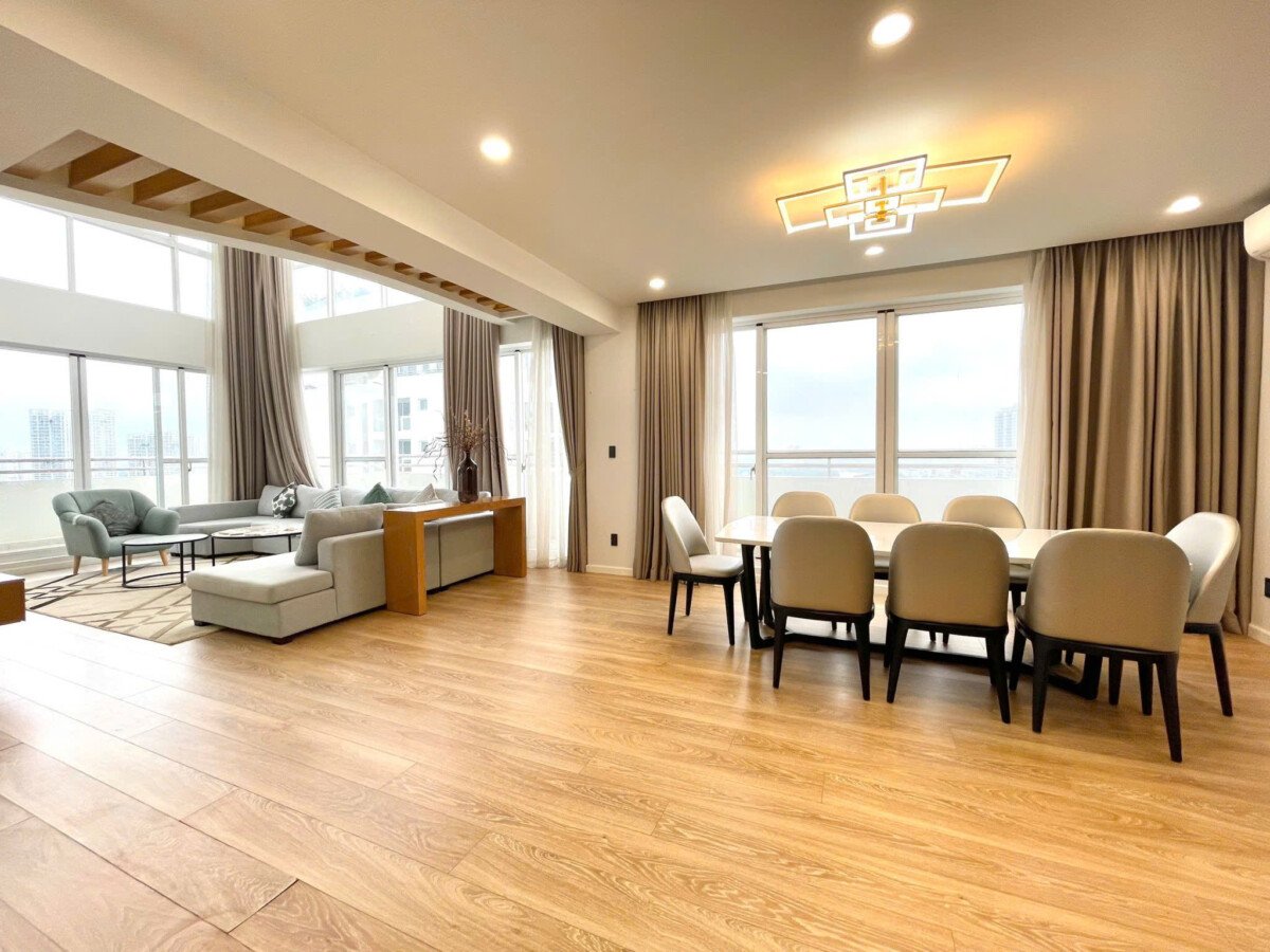 khong gian phong khach va phong an can ho cho thue - Giá cho thuê căn hộ Penthouse 4pn tòa B chung cư Riverpark Residence phường Tân Hưng T5/2026