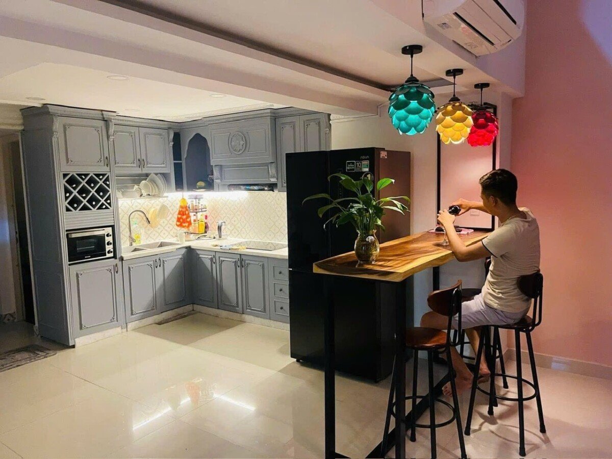 khu vuc bep rong rai 1 - Giá mua bán căn hộ Duplex 3pn tòa E chung cư Phú Hoàng Anh Nhà Bè T5/2026