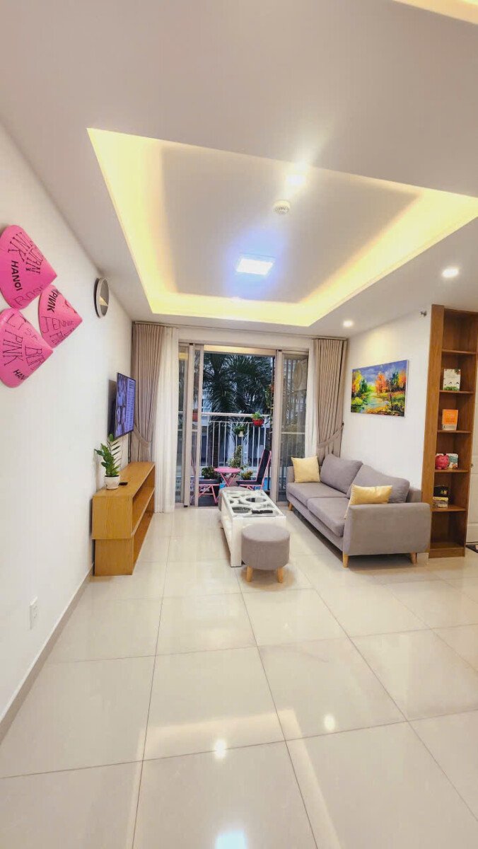 phong khach can ho ban 18 - Bán nhanh căn hộ 80m2, chung cư Scenic Valley 1, giá 7.7 tỷ, nội thất đầy đủ, view hồ bơi.