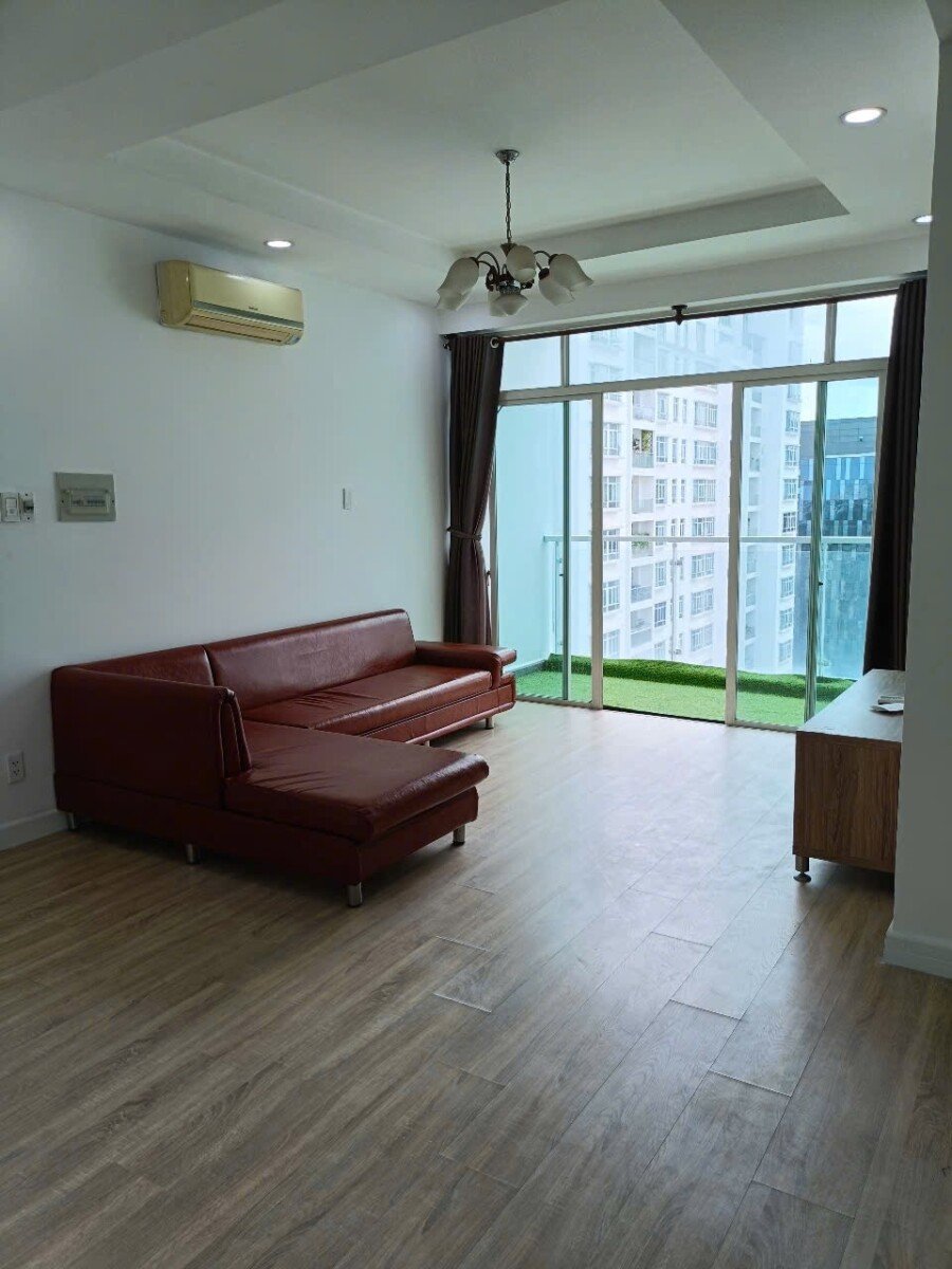 phong khach can ho ban 34 - Giá mua bán căn hộ 2pn tầng 21 tòa D chung cư New Saigon Hoàng Anh Gia Lai 3 Nhà Bè T5/2026