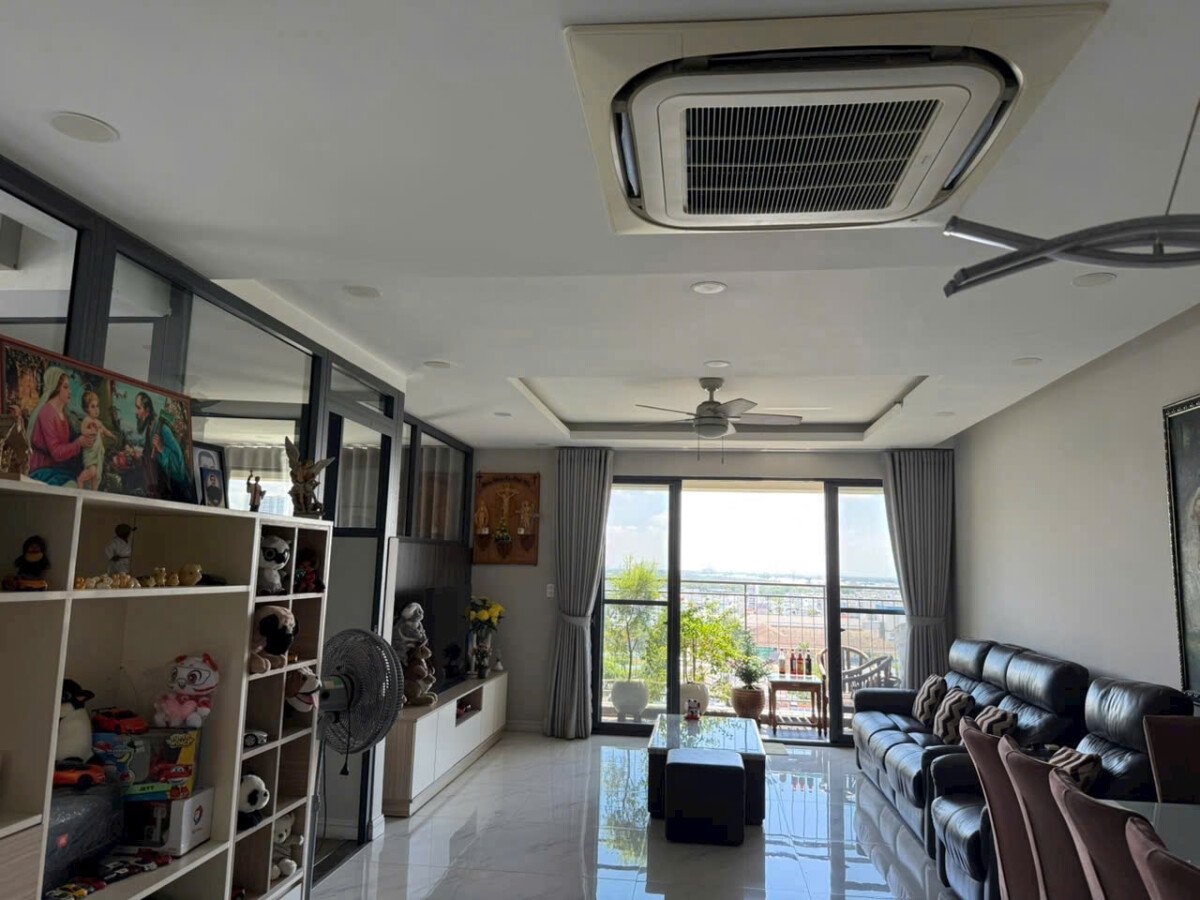 phong khach can ho ban 35 - Giá mua bán căn hộ 3pn căn góc, view công viên chung cư Nam Phúc Le Jardin t6/2026