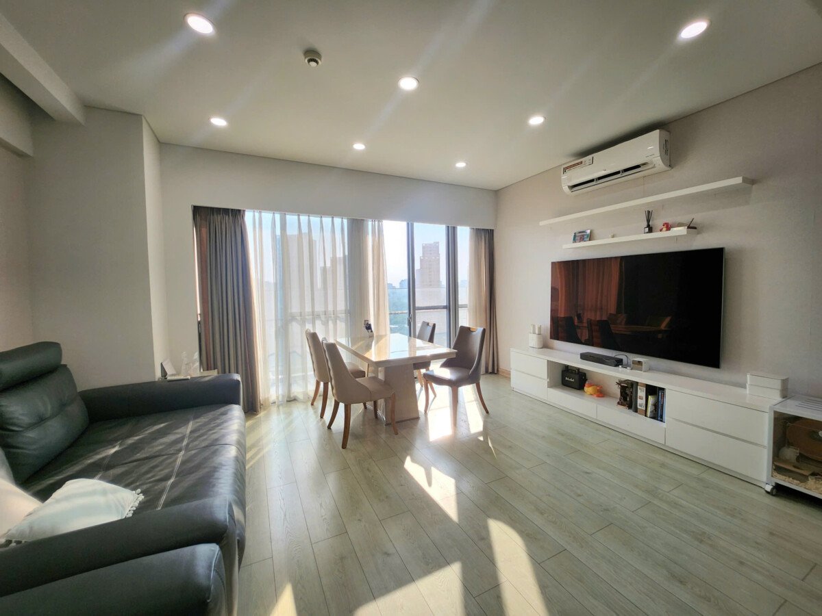 phong khach can ho ban 44 - Bán căn hộ chung cư Scenic Valley 1, blook Vip, 101m2, giá 9.4 tỷ, nhà đẹp, đầy đủ nội thất.