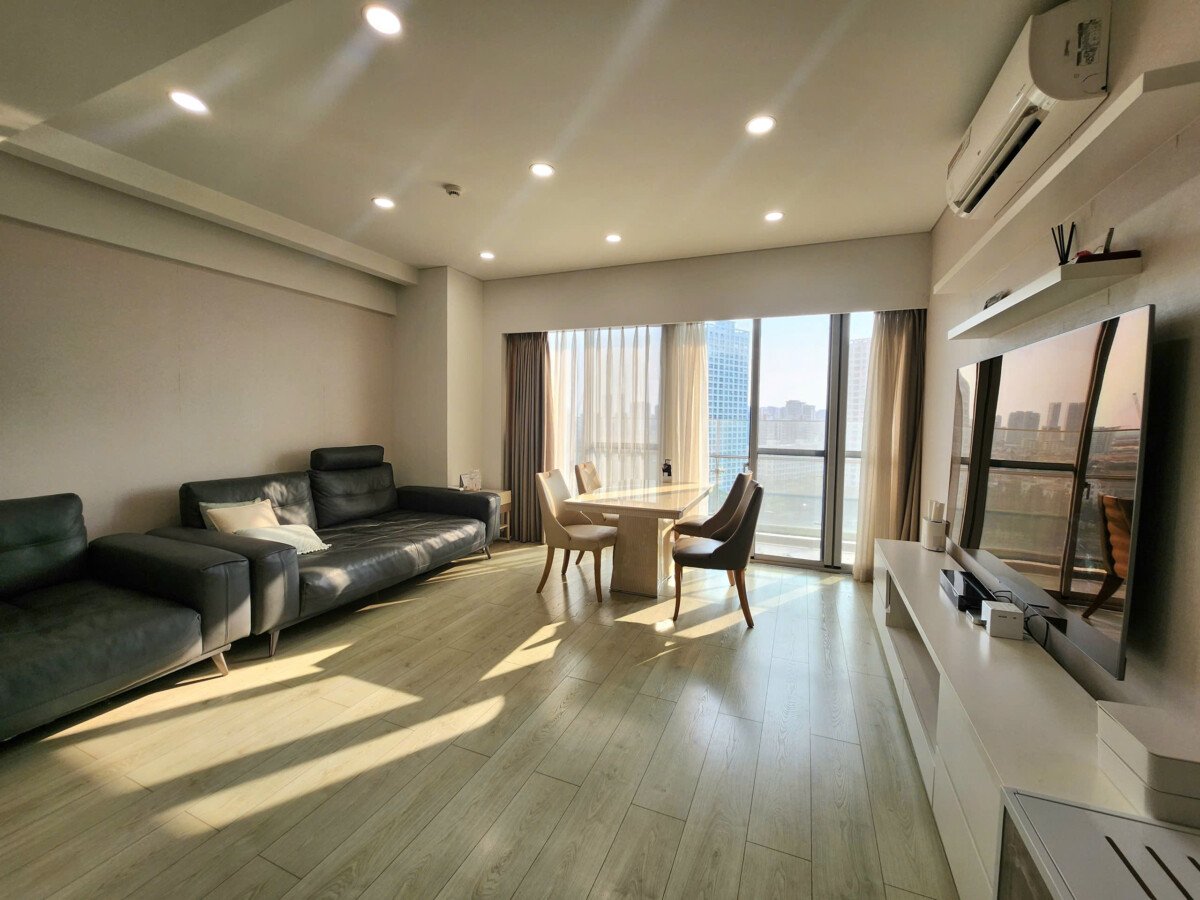 phong khach can ho can ban 5 - Bán căn hộ chung cư Scenic Valley 1, blook Vip, 101m2, giá 9.4 tỷ, nhà đẹp, đầy đủ nội thất.