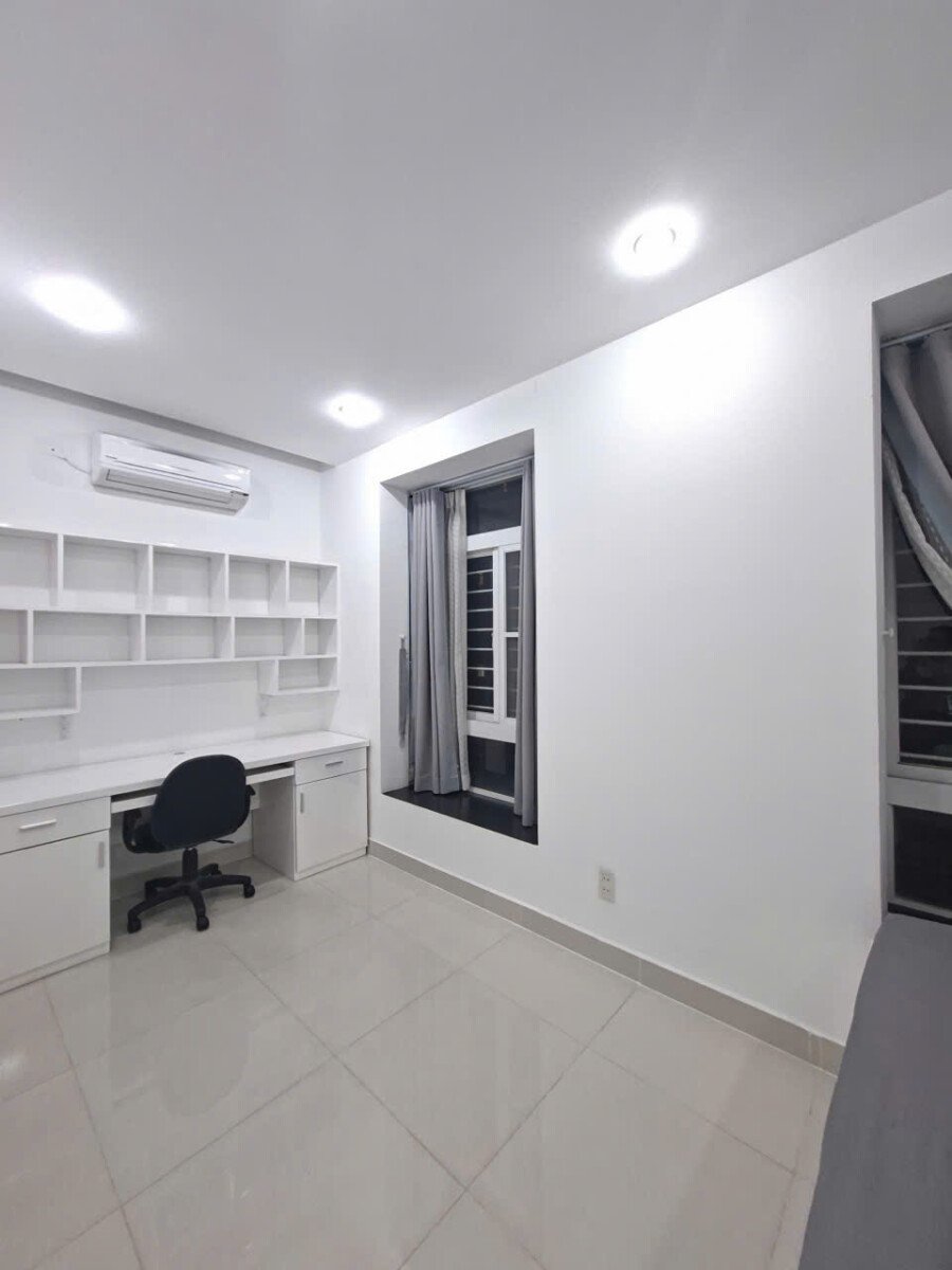 phong lam viec - Cho thuê căn hộ Sky Garden 3. DT 70m2 Nhà đẹp-Tone trắng- 2 Phòng-2wc- Nội thất đầy đủ- Giá 16 Triệu/ Tháng