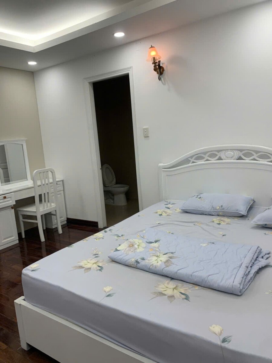 phong master - Bán gấp căn góc Sky Garden 3. DT 74m2 thiết kế 2 Phòng-2wc View hồ bơi- đang cho thuê 17 Triệu. Giá chỉ 5.7 Tỷ