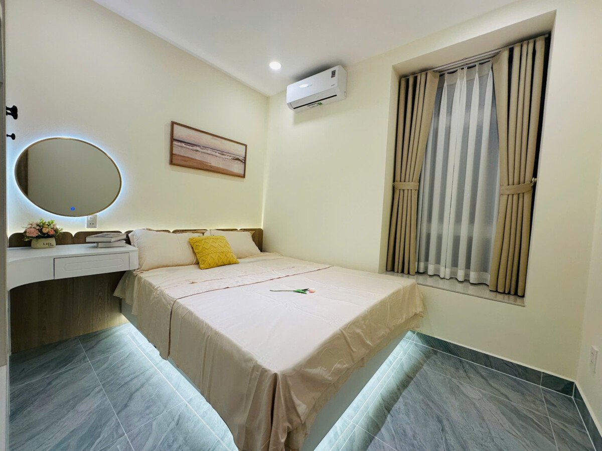 phong ngu can ho ban 17 - Cần bán căn hộ 88m2, chung cư Sky Garden 1, giá 6850 tỷ, nhà đẹp, đang có hợp đồng thuê cao.