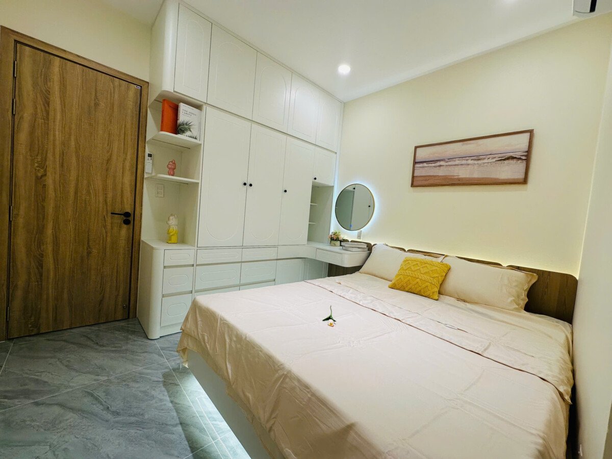 phong ngu can ho can ban 7 - Cần bán căn hộ 88m2, chung cư Sky Garden 1, giá 6850 tỷ, nhà đẹp, đang có hợp đồng thuê cao.