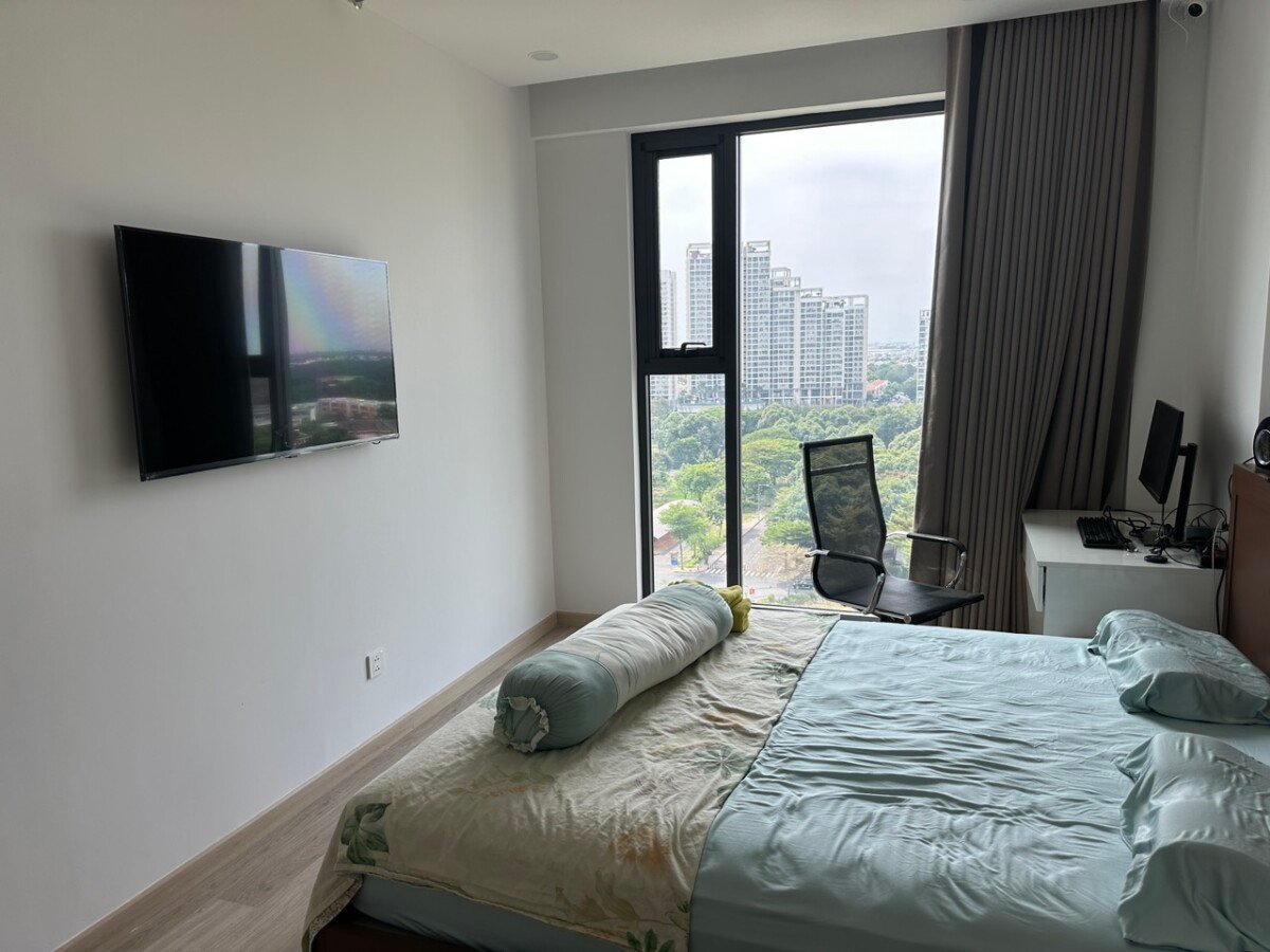 phong ngu day du noi that co cua so rong rai - Giá mua bán căn hộ 2pn tòa B chung cư Cardinal Court phường Tân Mỹ T5/2026