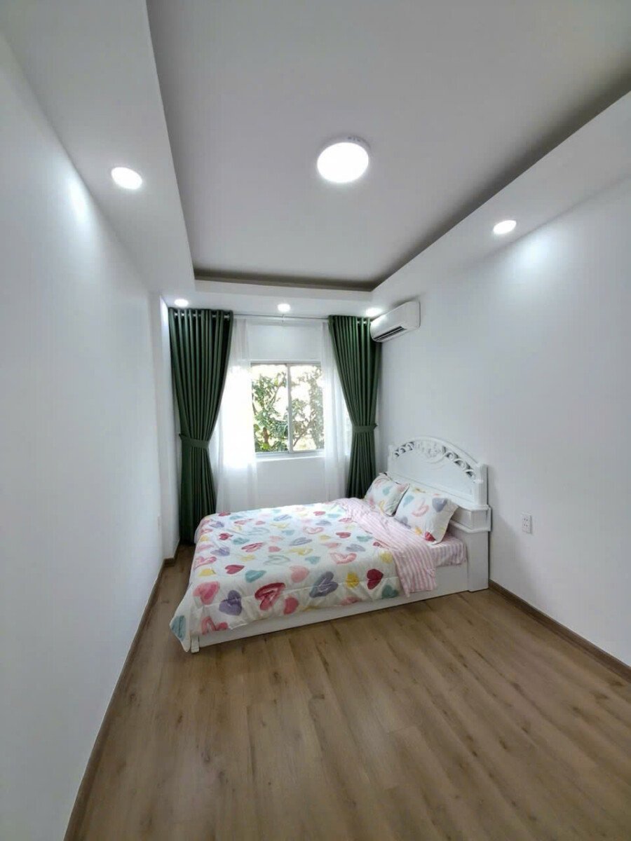 phong ngu thu 2 can ho ban - Giá mua bán căn hộ 2pn tòa A chung cư Hưng Vượng 2 phường Tân Hưng T5/2026