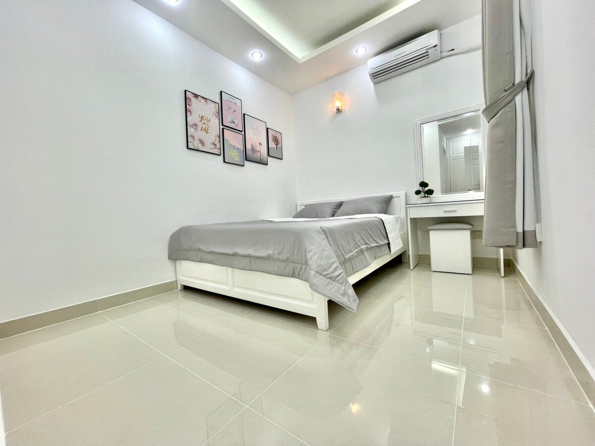 phpng ngu 1 - Cho thuê nhanh căn hộ Sky Garden 3. DT 70m2 Nhà đẹp-tone trắng thiết kế 2 Phòng-2wc- Giá thuê 16 Triệu/Tháng